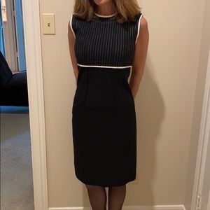 Super flattering DKNY sleeveless dress🦋